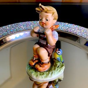 Hummel Figurine - in D Major